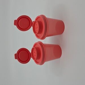 Tupperware Salt and Pepper Shakers Exclusif Color Coral